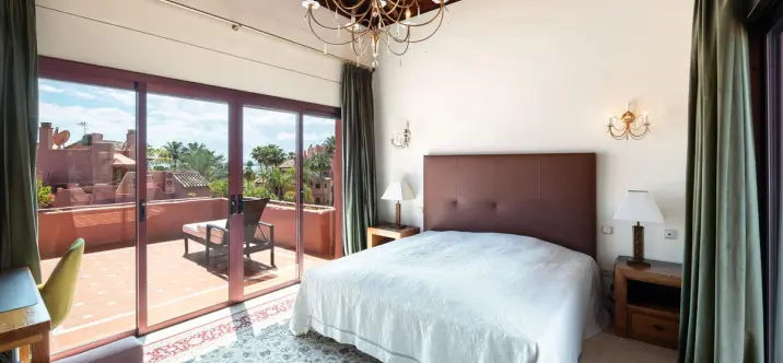 Sale of penthouse in Estepona 1