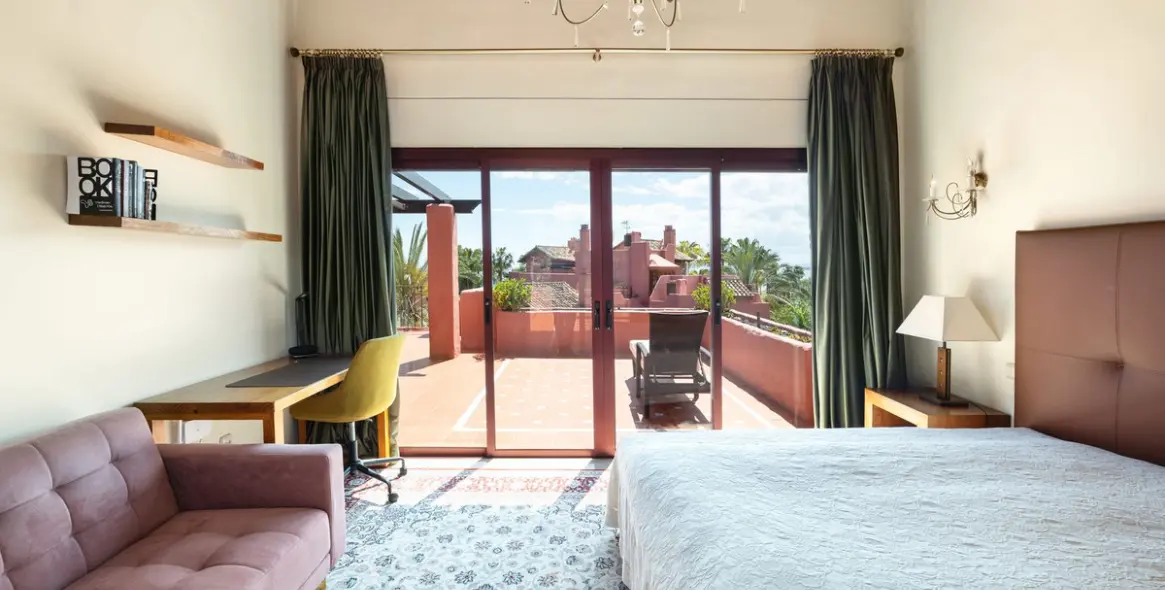 Sale of penthouse in Estepona 3