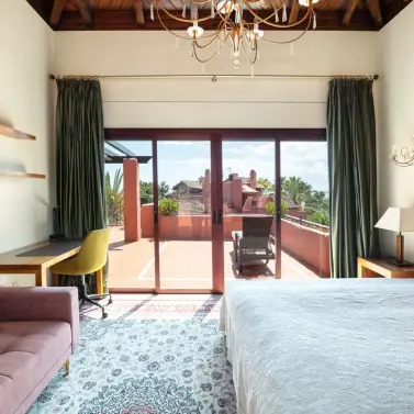 Sale of penthouse in Estepona