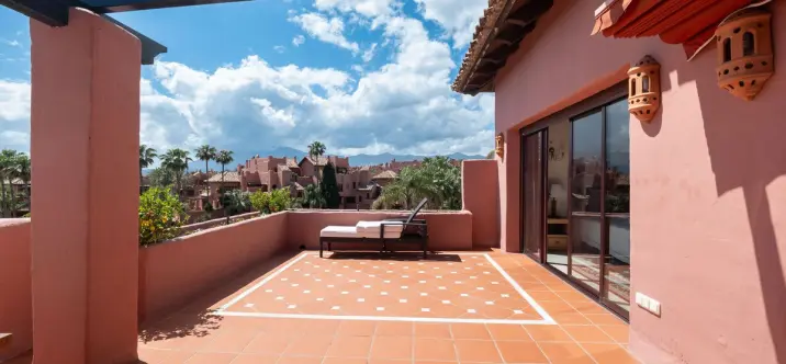 Sale of penthouse in Estepona 3