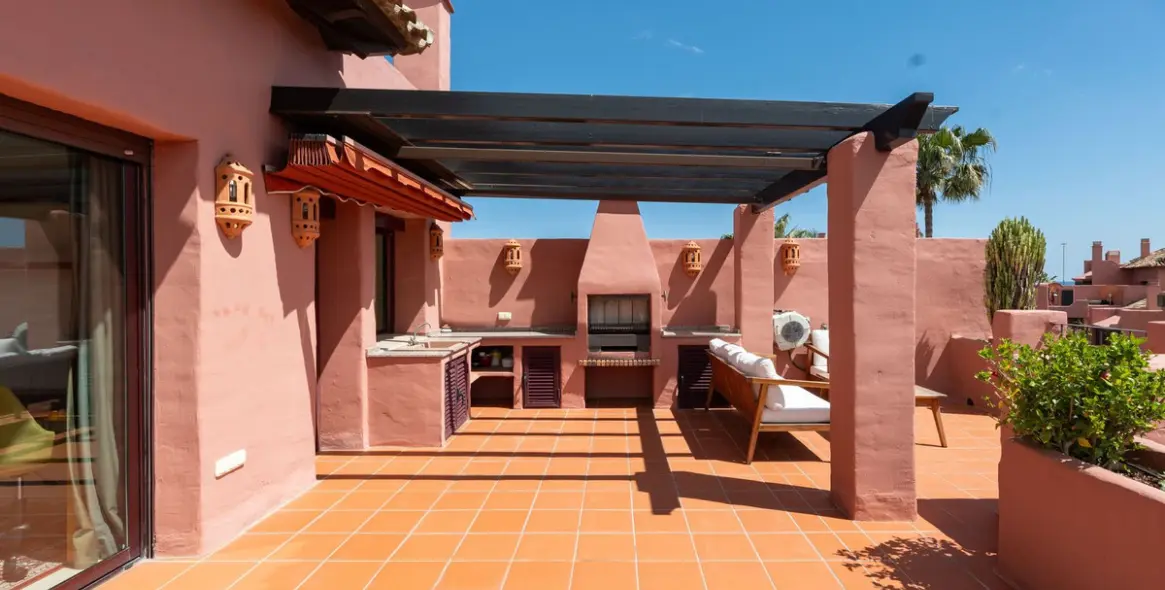 Sale of penthouse in Estepona 5