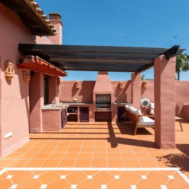 Sale of penthouse in Estepona
