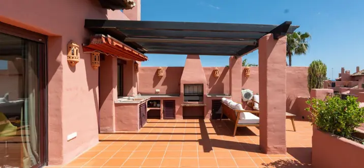 Sale of penthouse in Estepona 4