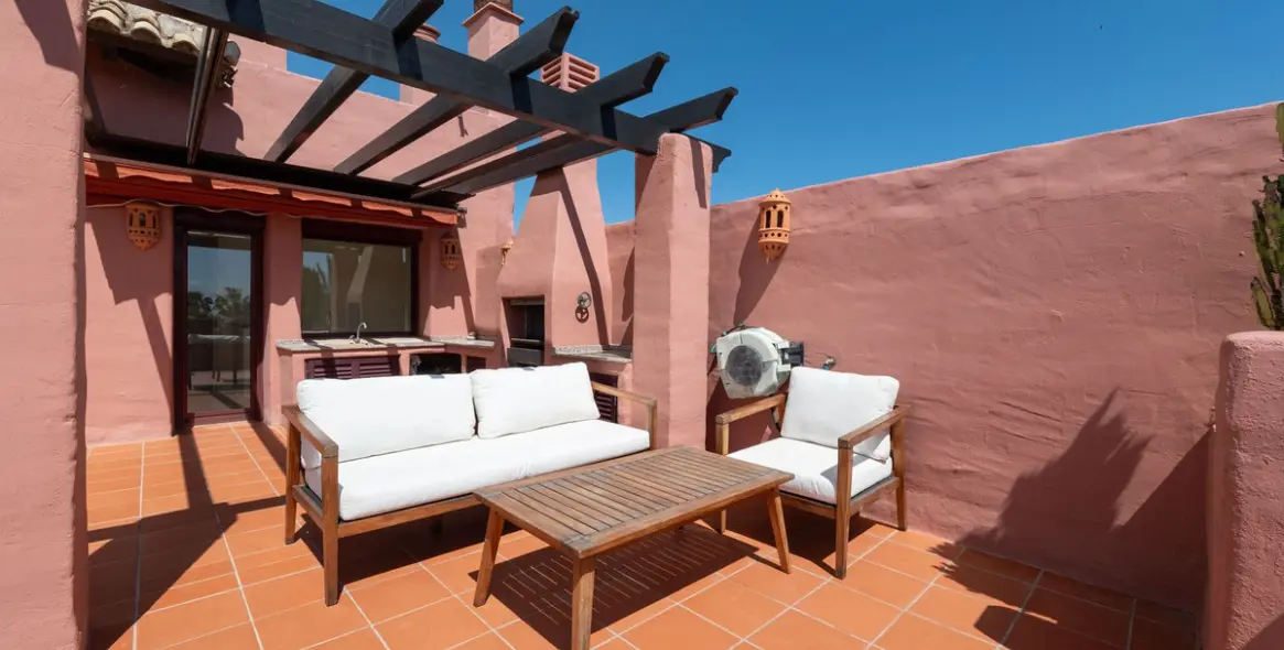 Sale of penthouse in Estepona 6