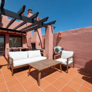 Sale of penthouse in Estepona