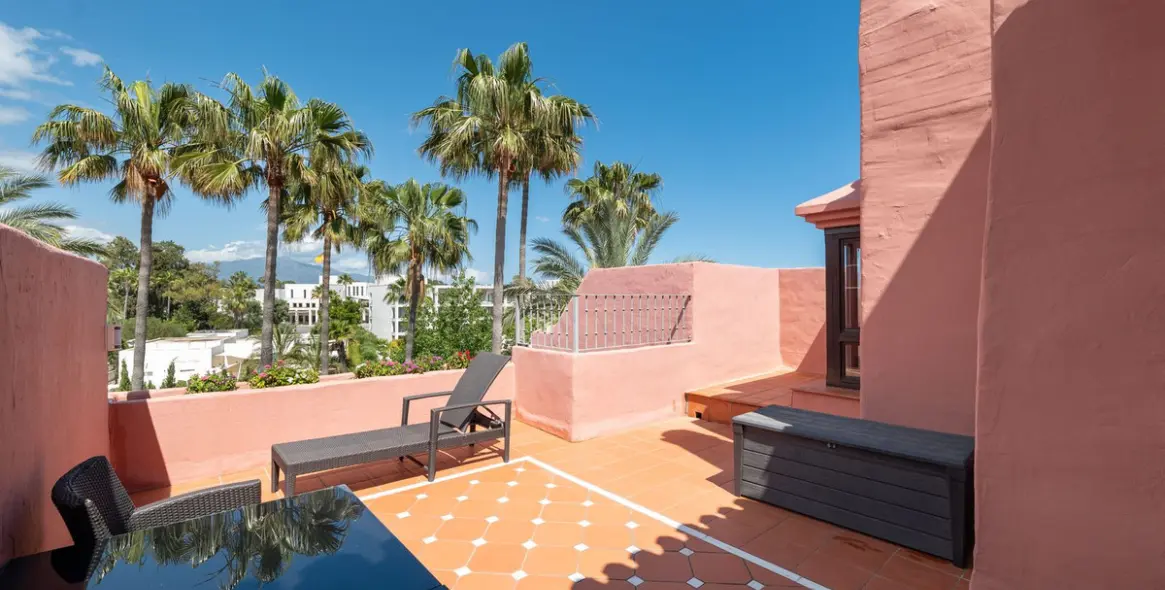 Sale of penthouse in Estepona 10