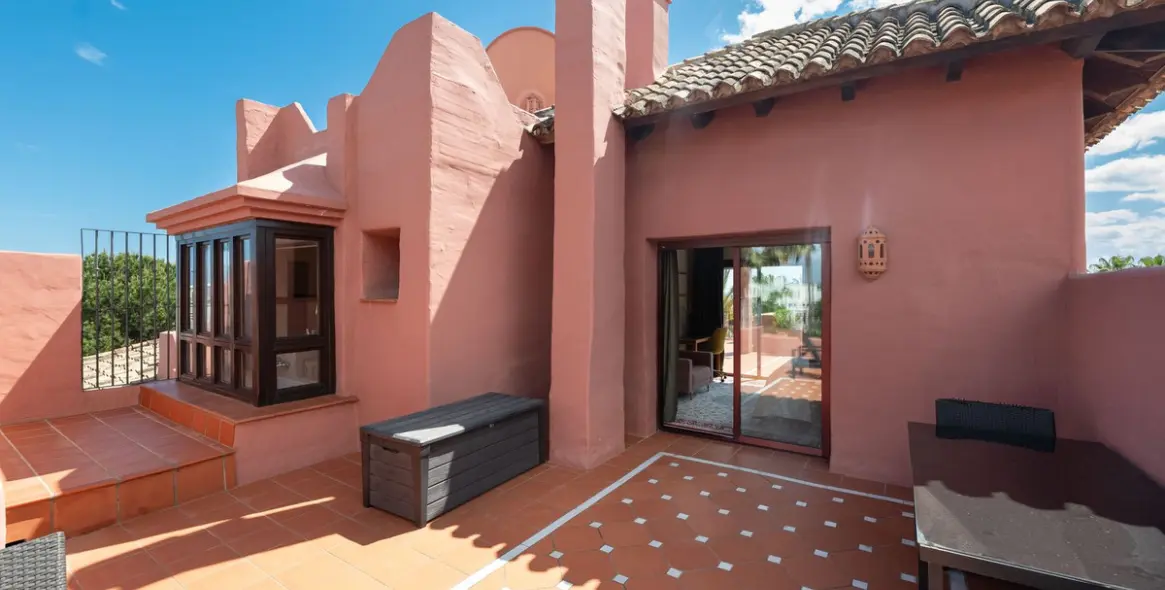 Sale of penthouse in Estepona 11