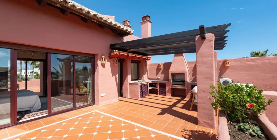 Sale of penthouse in Estepona 12