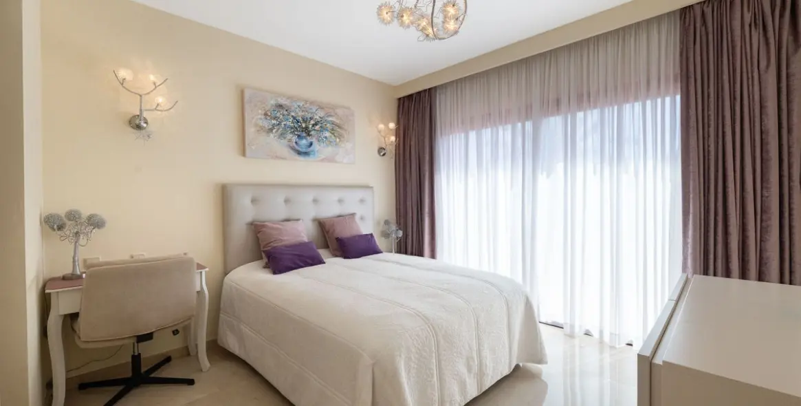 Sale of penthouse in Estepona 15