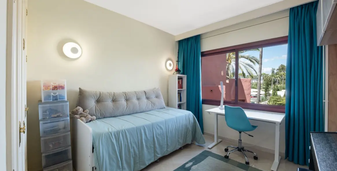 Sale of penthouse in Estepona 19