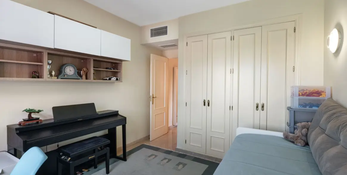 Sale of penthouse in Estepona 20