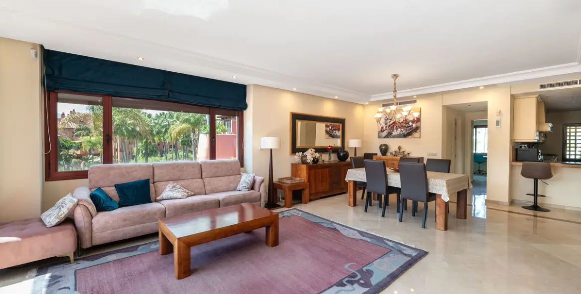 Sale of penthouse in Estepona 23