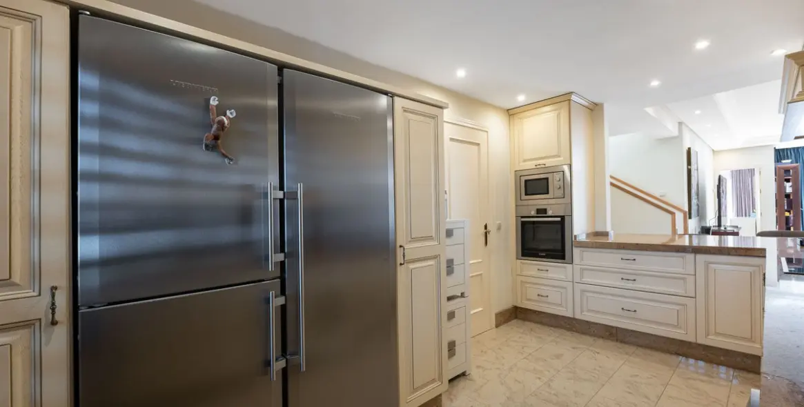 Sale of penthouse in Estepona 25