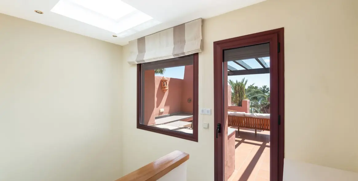 Sale of penthouse in Estepona 29