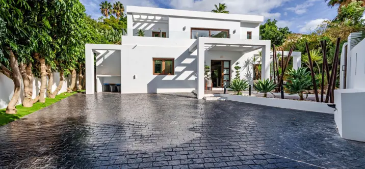 Sale of detached villa in El Rosario 1