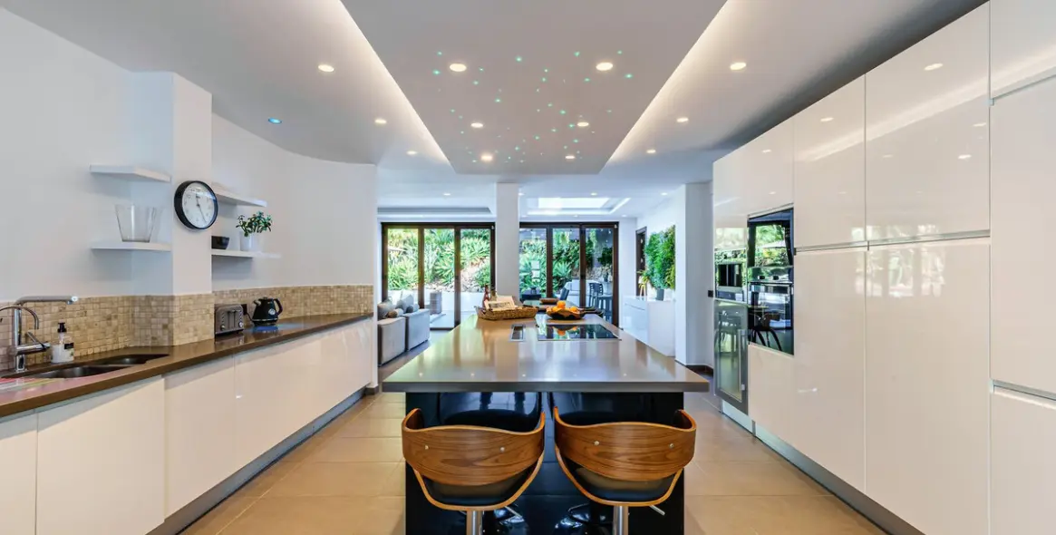 Sale of detached villa in El Rosario 5