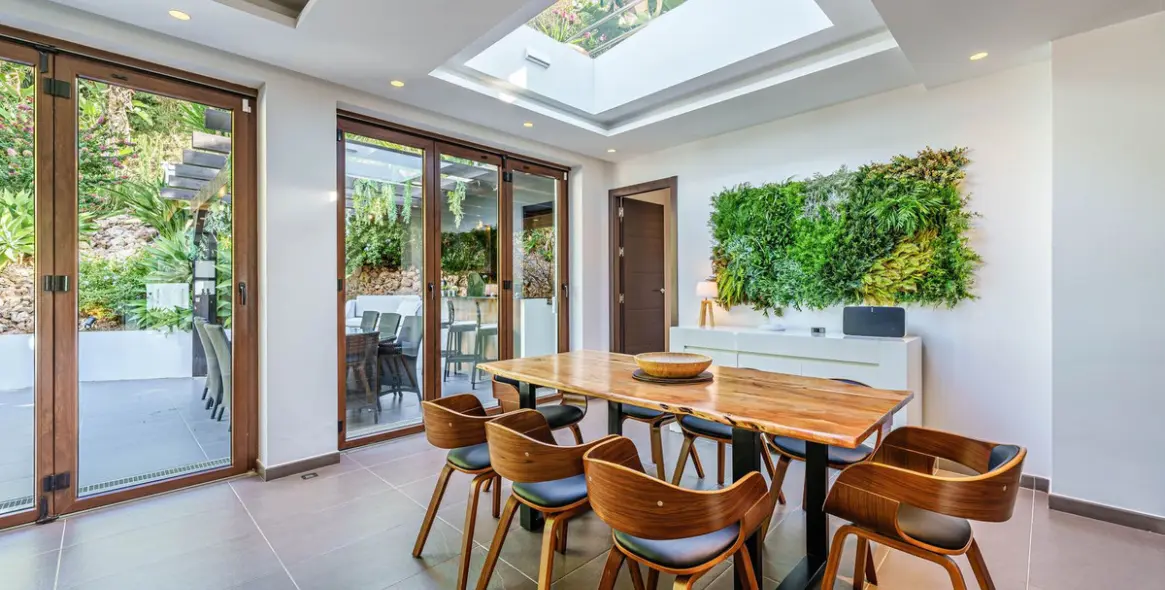 Sale of detached villa in El Rosario 6