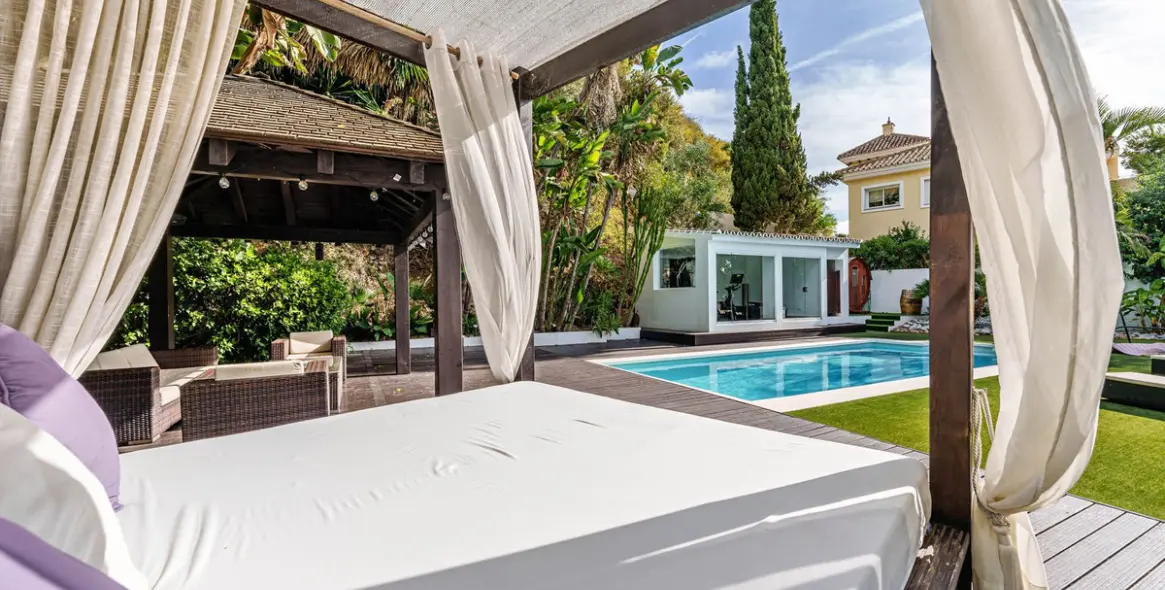 Sale of detached villa in El Rosario 12