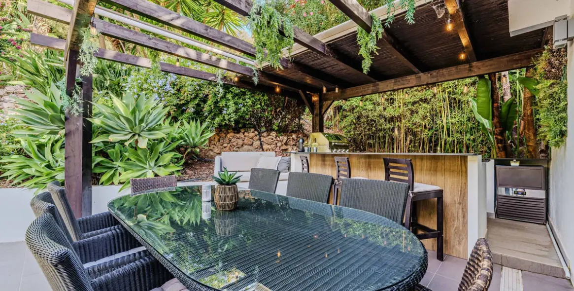 Sale of detached villa in El Rosario 35