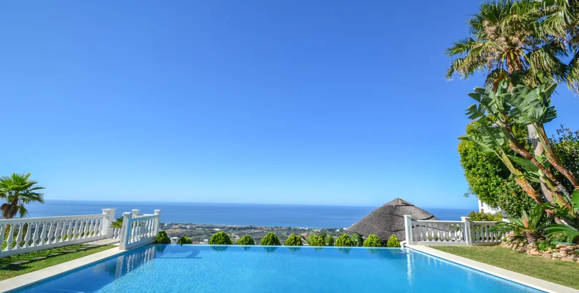 Sale of detached villa in Altos de los Monteros 2
