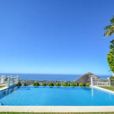 Sale of detached villa in Altos de los Monteros