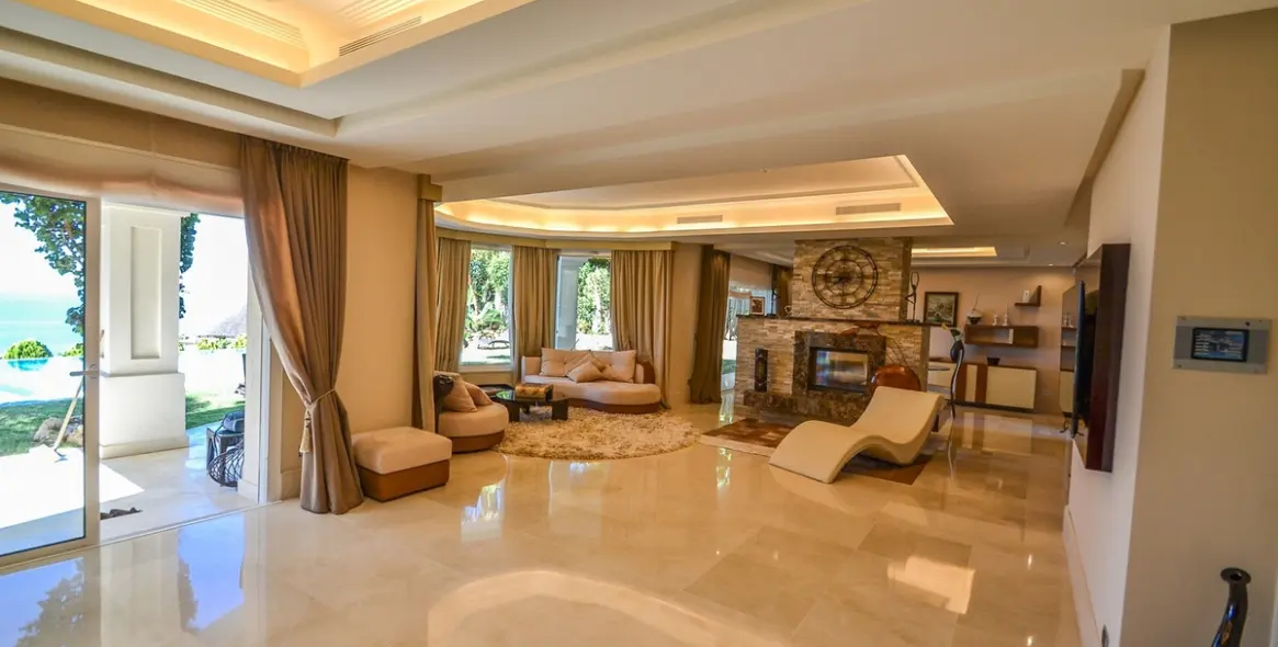 Sale of detached villa in Altos de los Monteros 4