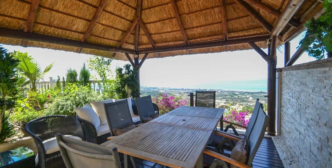 Sale of detached villa in Altos de los Monteros 5