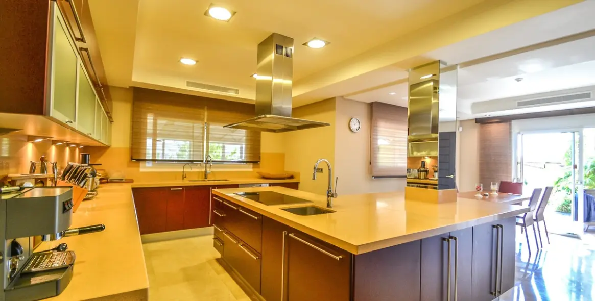 Sale of detached villa in Altos de los Monteros 6