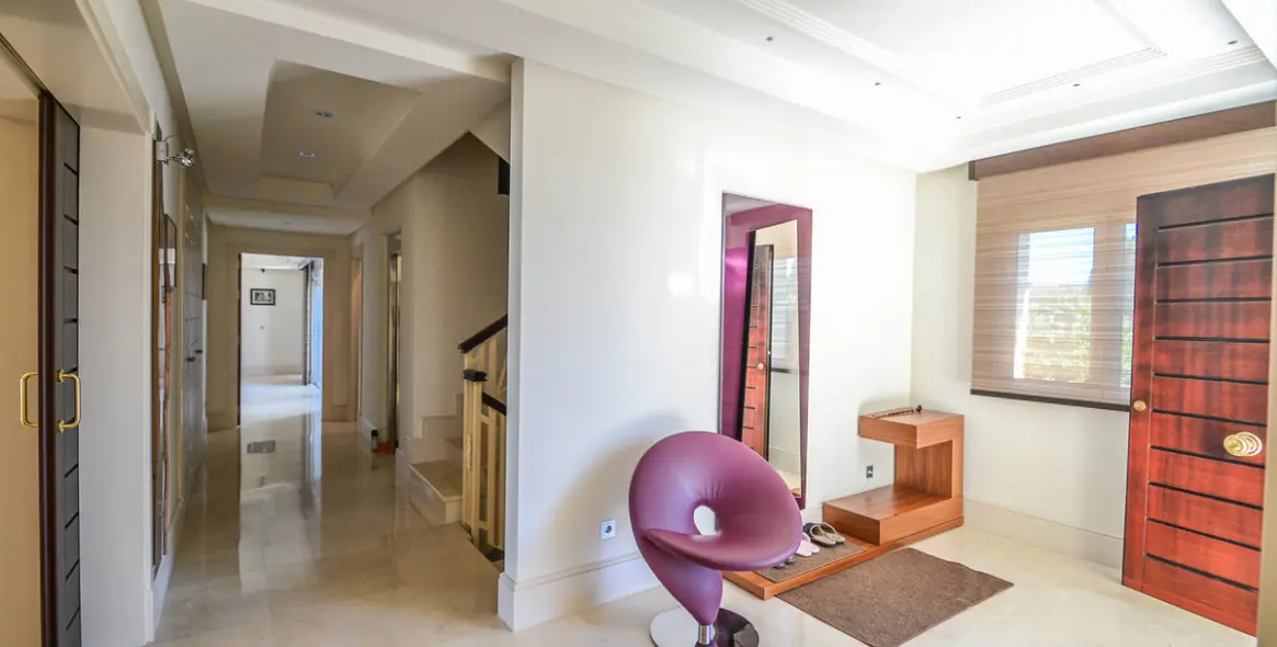 Sale of detached villa in Altos de los Monteros 7