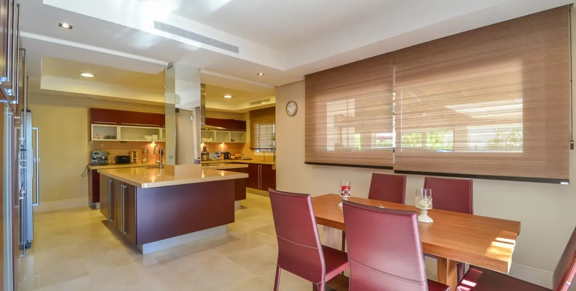 Sale of detached villa in Altos de los Monteros 8