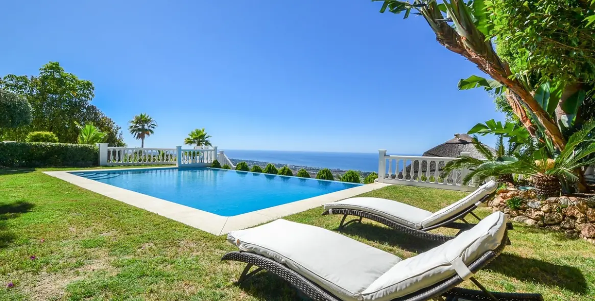 Sale of detached villa in Altos de los Monteros 9
