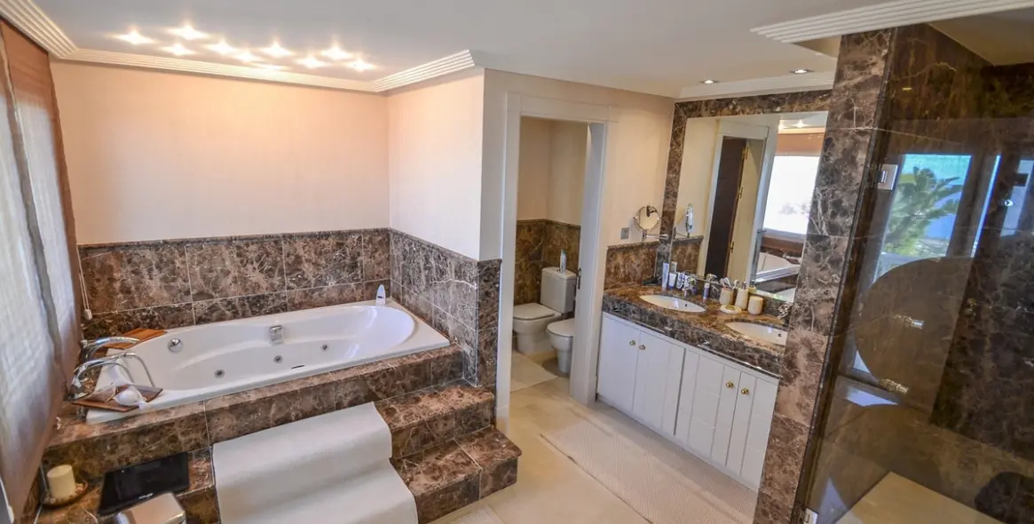 Sale of detached villa in Altos de los Monteros 13
