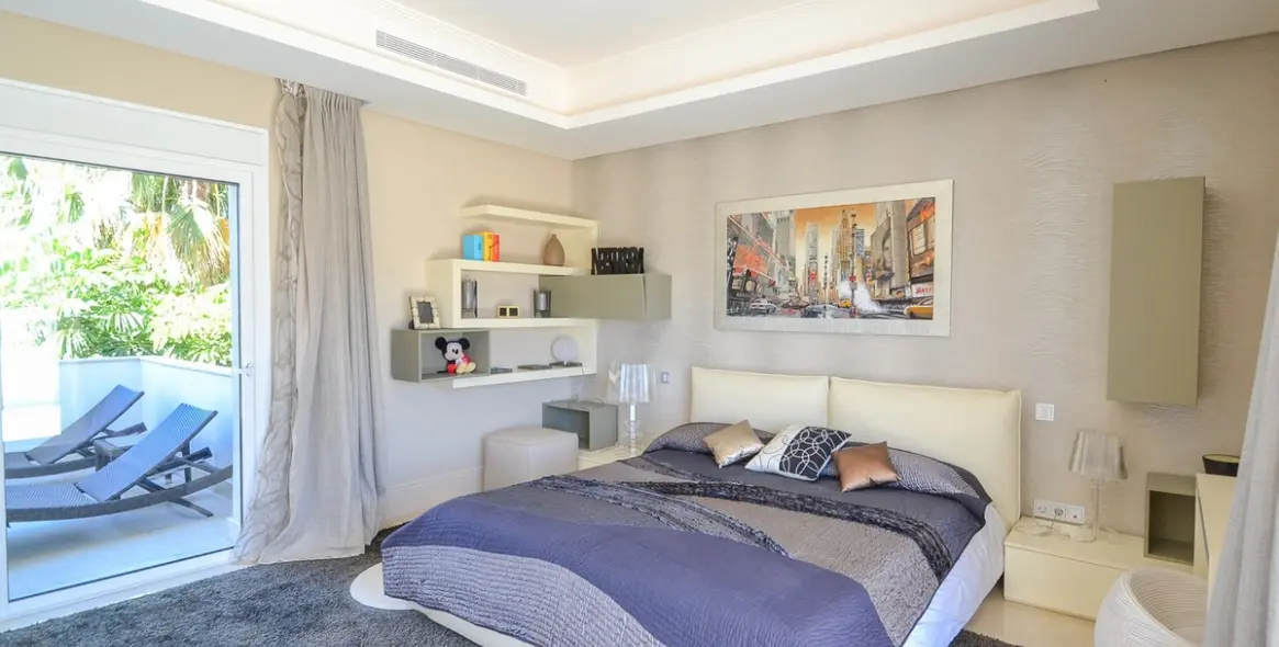 Sale of detached villa in Altos de los Monteros 16