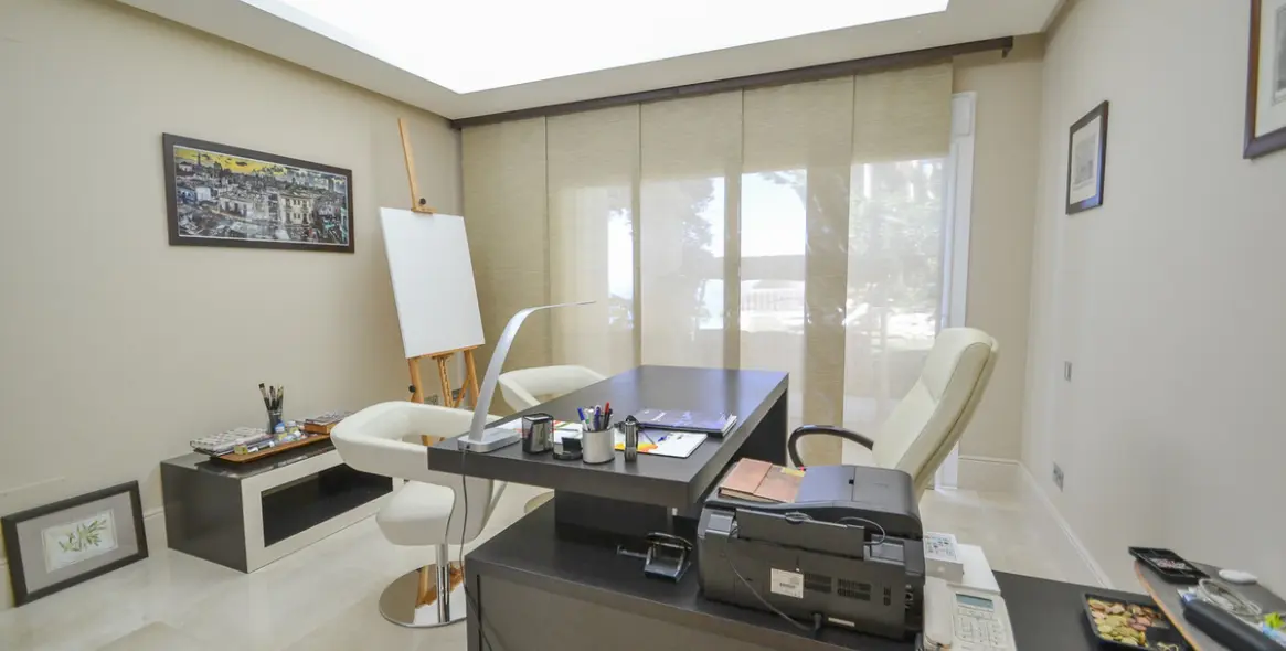 Sale of detached villa in Altos de los Monteros 17