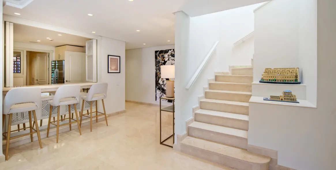 Sale of penthouse duplex in Marbella 12