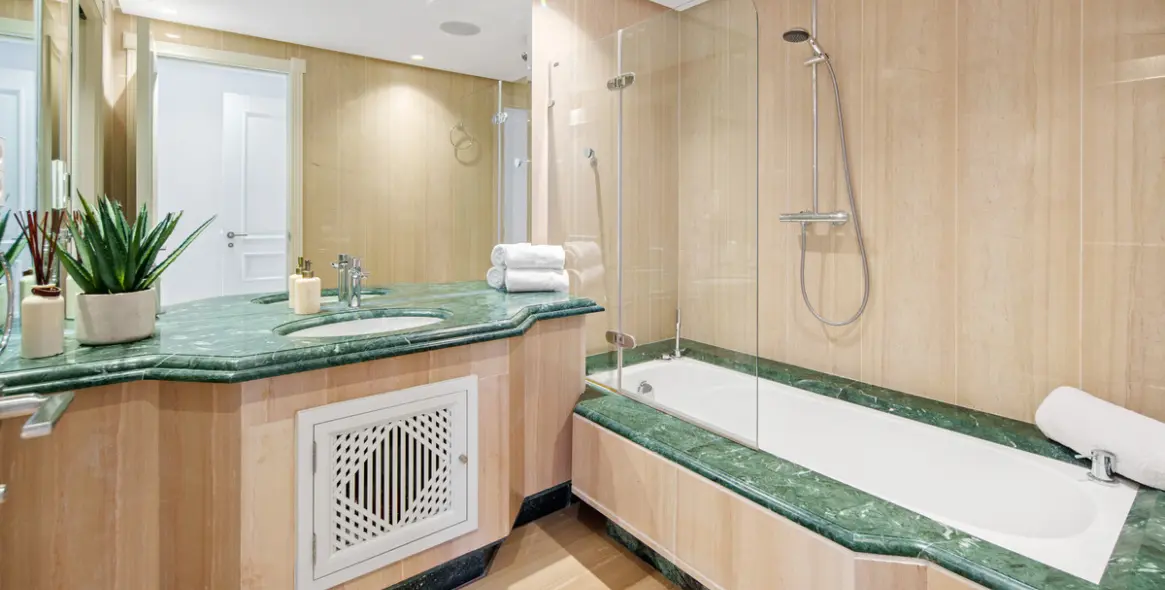 Sale of penthouse duplex in Marbella 17