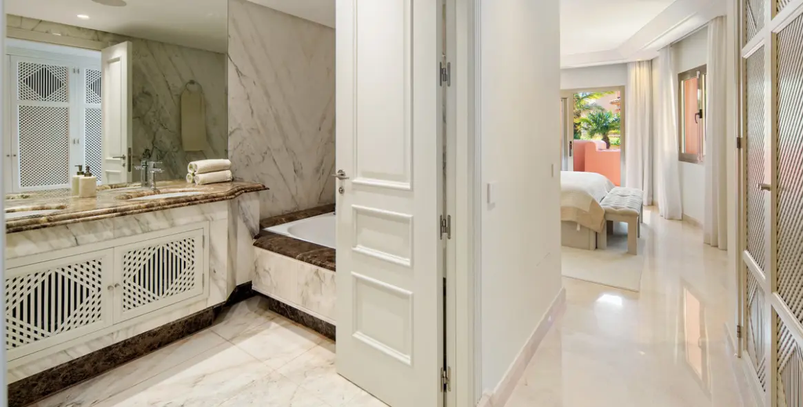 Sale of penthouse duplex in Marbella 21