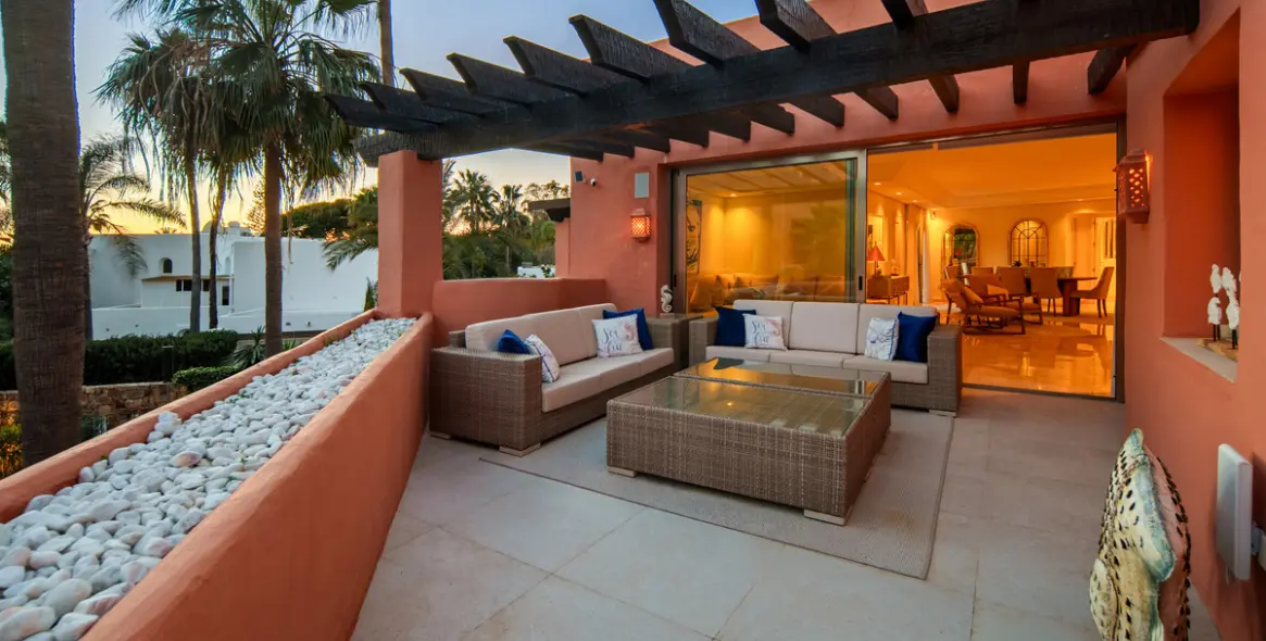Sale of penthouse duplex in Marbella 54