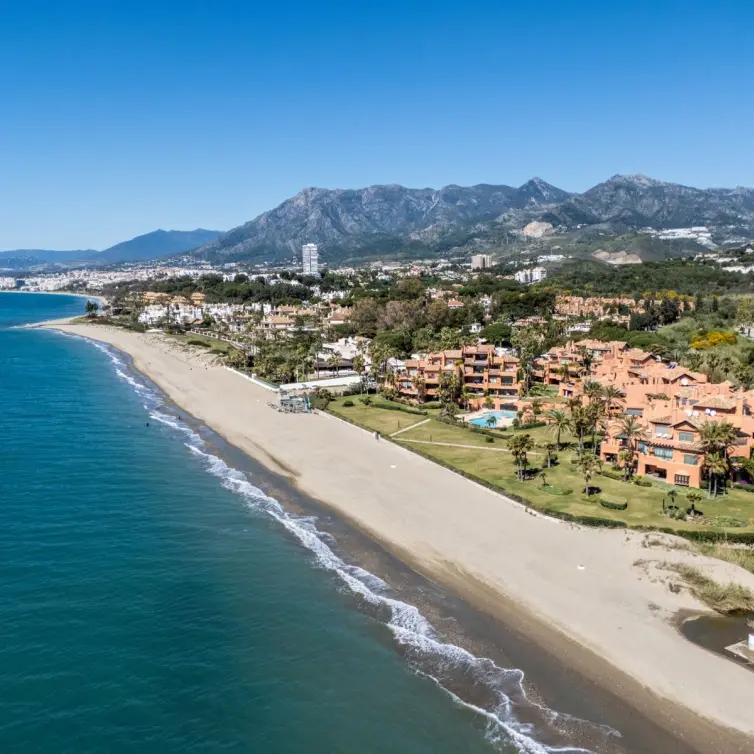 Продажа двухуровневого пентхауса в Marbella