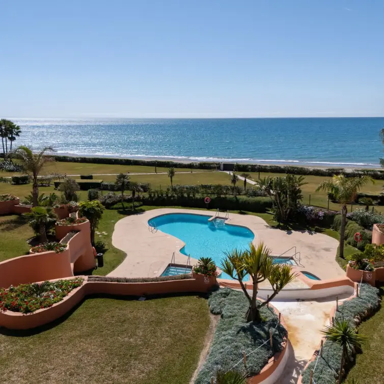 Продажа двухуровневого пентхауса в Marbella