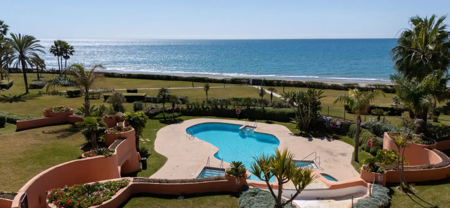 Продажа двухуровневого пентхауса в Marbella 1