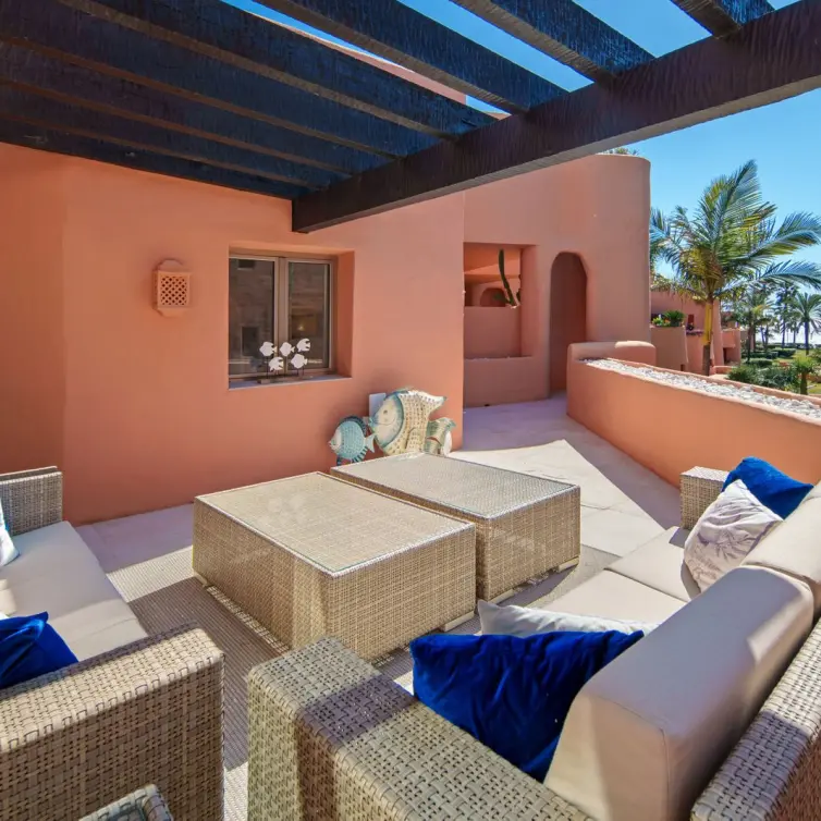 Продажа двухуровневого пентхауса в Marbella