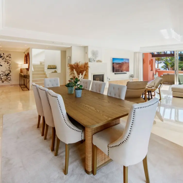Продажа двухуровневого пентхауса в Marbella