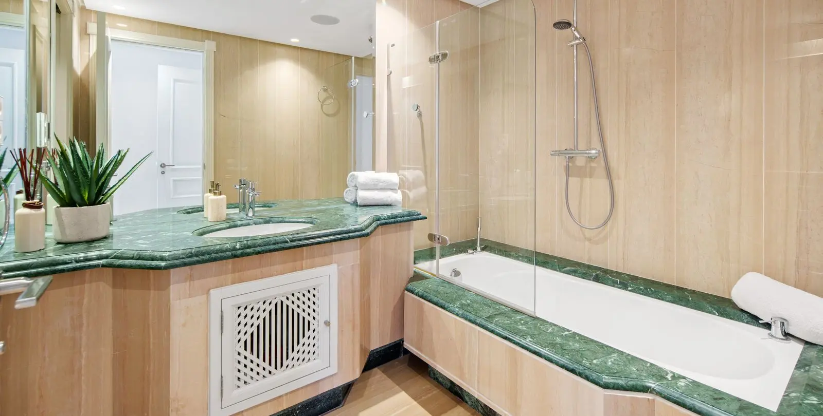 Venta de ático dúplex en Marbella 16
