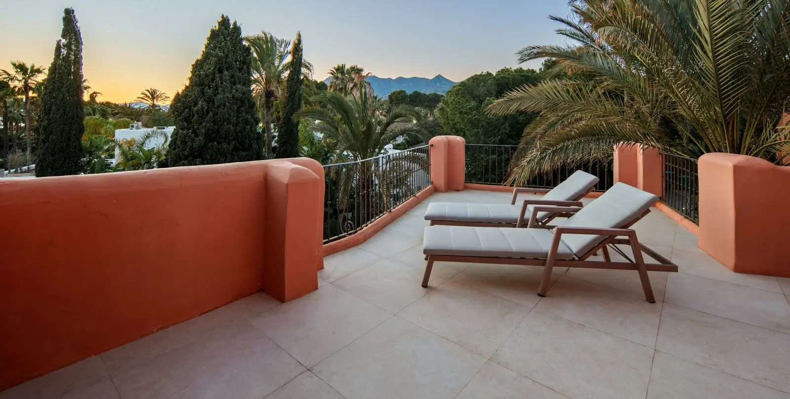 Venta de ático dúplex en Marbella 28