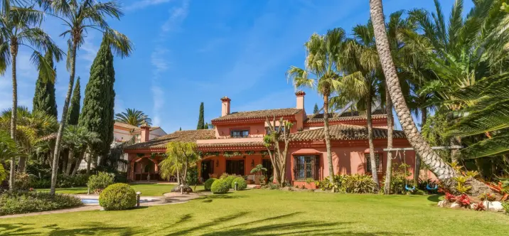 Sale of detached villa in Guadalmina Alta 0