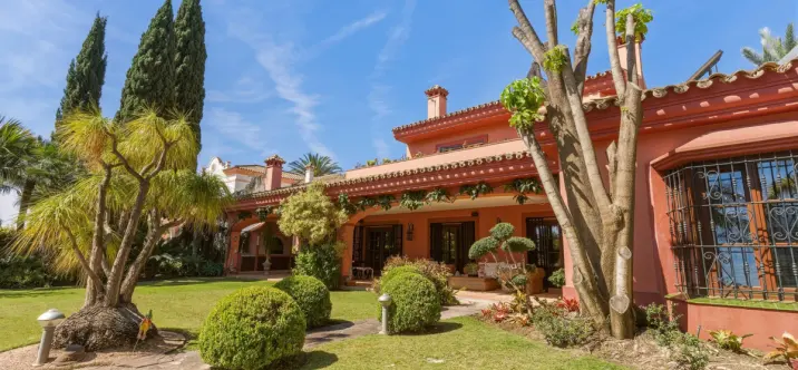 Sale of detached villa in Guadalmina Alta 2