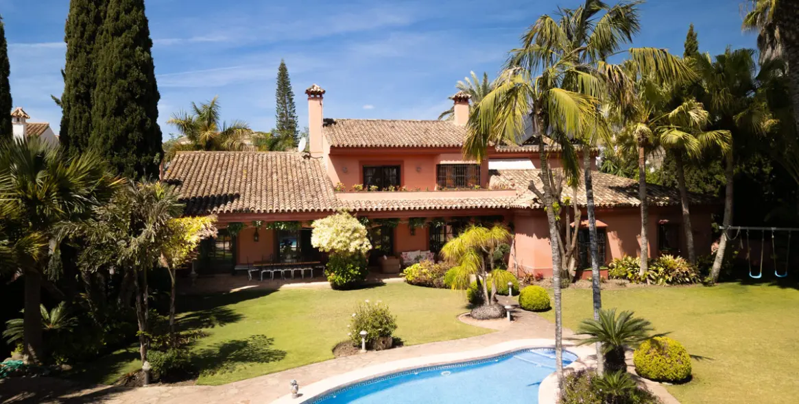 Sale of detached villa in Guadalmina Alta 4