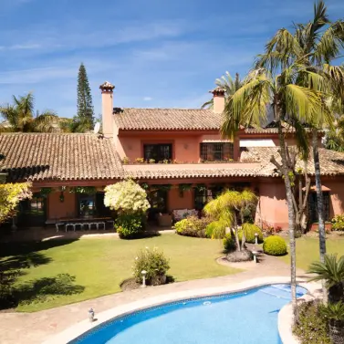 Sale of detached villa in Guadalmina Alta