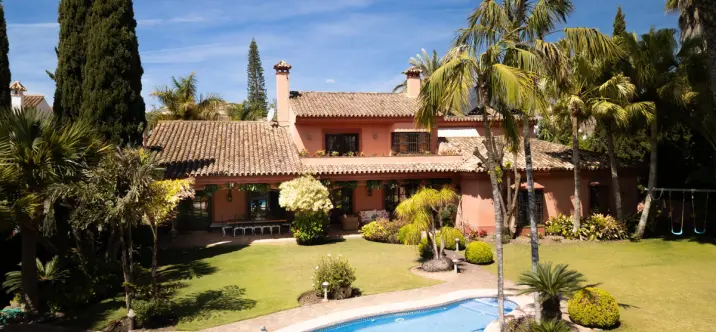 Sale of detached villa in Guadalmina Alta 3